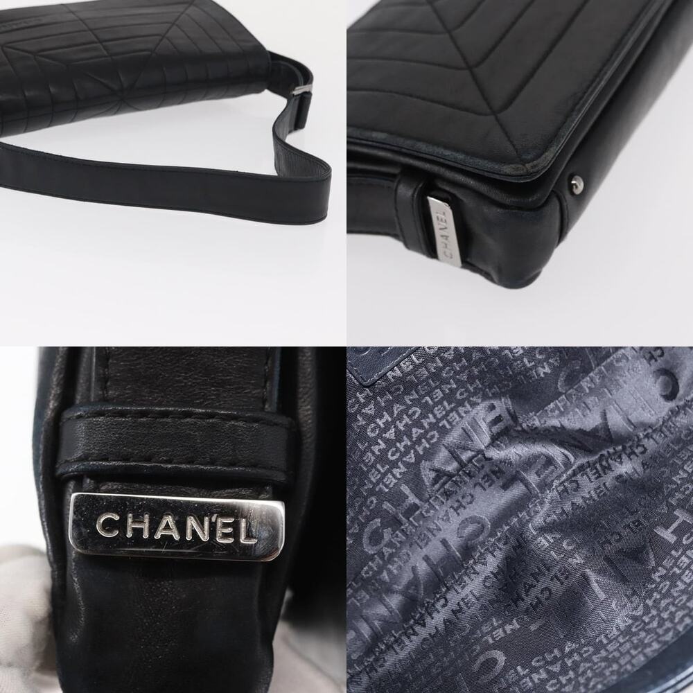 Chanel Classic Flap Shoulder Bag - Picture 4 of 8